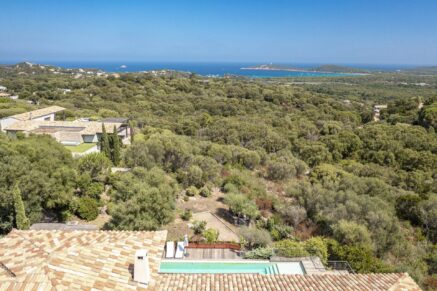 Pinarello, architect-designed villa, 5 bedrooms, sea view, pool, private estate, near beach