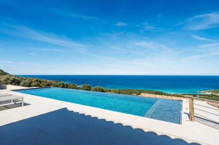 Corbara , 4-Bedroom Villa with Infinity Pool, Stunning Sea Views, Close to the Beach