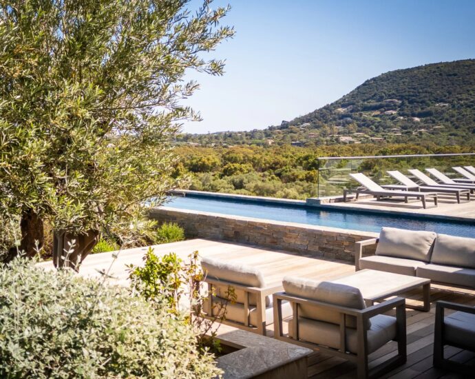 Domaine privé – Pinarello, Villa de 5 chambres, vue mer, piscine à débordement, proche plage