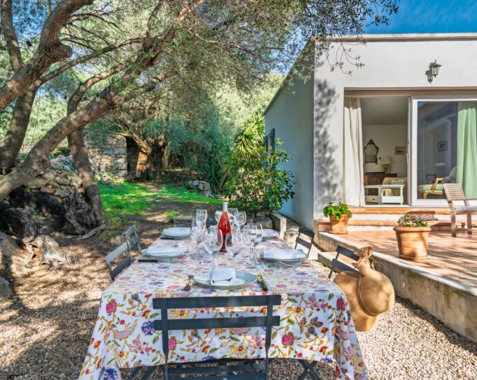 Lumio, Single Story Villa, 4 Bedrooms, Annex, Pool, Mountain Views, Beach within Walking Distance