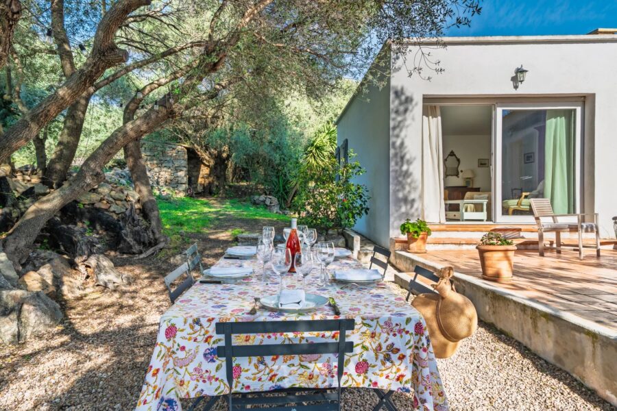 Lumio, Single Story Villa, 4 Bedrooms, Annex, Pool, Mountain Views, Beach within Walking Distance