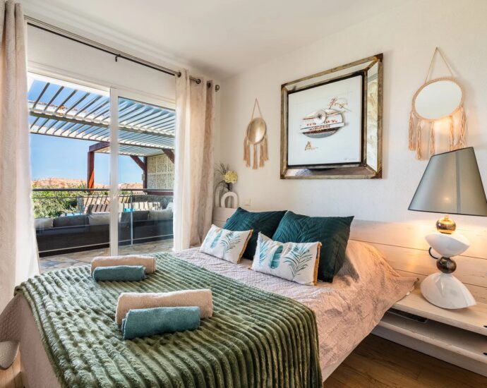 Lumio, villa, 7 chambres, vue mer, plage à pied