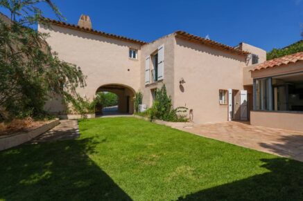 Rive Sud Ajaccio, Porticcio, Villa type Bastide, 6 chambres, vue mer panoramique, plage à pied