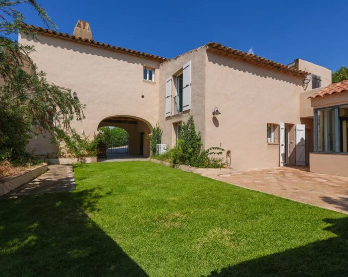 Rive Sud Ajaccio, Porticcio, Villa type Bastide, 6 chambres, vue mer panoramique, plage à pied