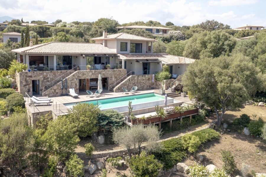 Pinarello, architect-designed villa, 5 bedrooms, sea view, pool, private estate, near beach