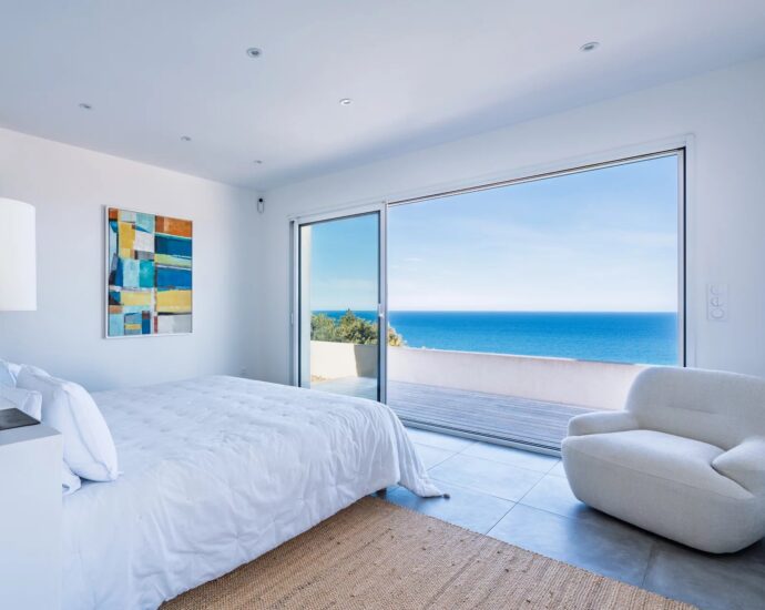 Corbara , 4-Bedroom Villa with Infinity Pool, Stunning Sea Views, Close to the Beach