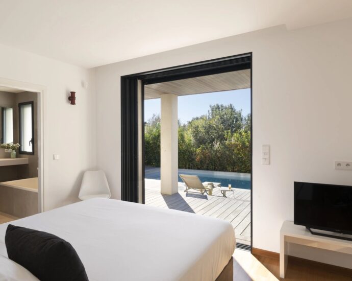 Porto Vecchio, Cala Rossa, villa 7 Chambres, piscine, plage à pied, vue mer