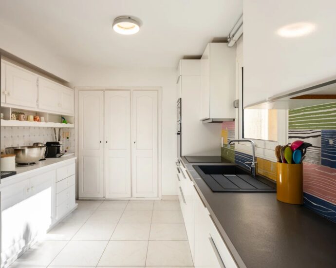 Proche Porticcio, Villa pied dans l’eau à Ruppione, 5 chambres, piscine chauffée et vue imprenable sur la mer