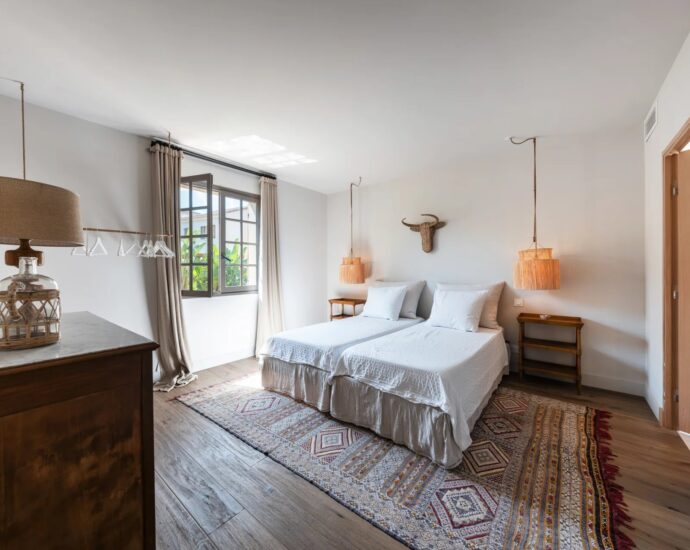 Saint Florent. Villa 6 chambres. piscine. proche plage et centre-ville