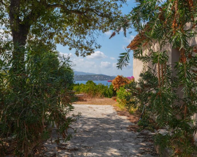 Rive Sud Ajaccio, Porticcio, Villa type Bastide, 6 chambres, vue mer panoramique, plage à pied