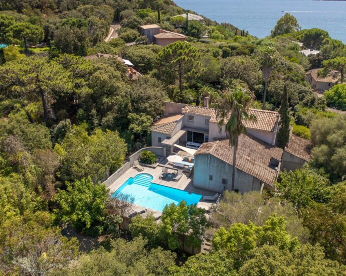 Porto-Vecchio, Domaine de Cala Rossa, villa 7 chambres, piscine, plage à pied