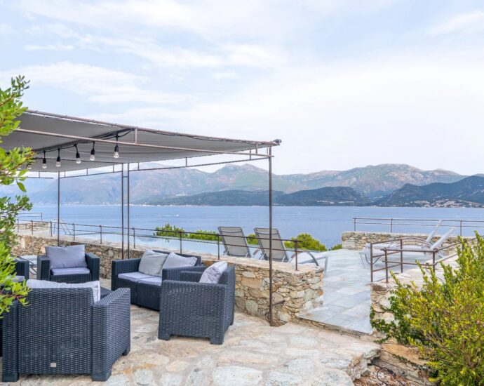 Saint-Florent, Villa contemporaine, 4 chambres, vue mer panoramique, piscine, domaine privé, plage à pieds