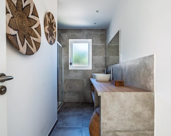 Corbara , 4-Bedroom Villa with Infinity Pool, Stunning Sea Views, Close to the Beach