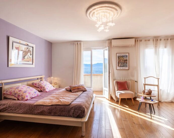 Exclusivité, Ajaccio, Villa 4 chambres, piscine chauffée, pool house, aperçu mer, proche plage