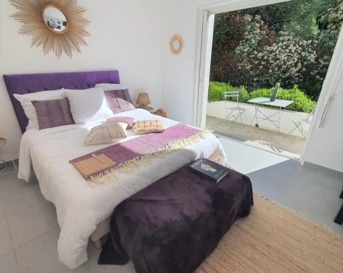 Lecci, Villa avec piscine,  5 chambres, environnement calme, proche plage et commodités