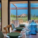 Calvi, Villa 4 chambres, vue mer, piscine chauffée, plage à pied.