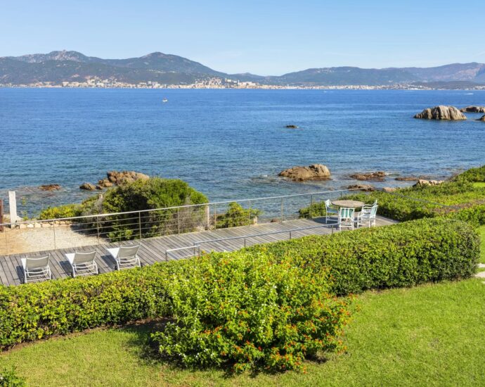 Porticcio, Isolella Peninsula, Waterfront Villa, 7 Bedrooms, Pool, Walking Distance to Beach, Panoramic Sea View