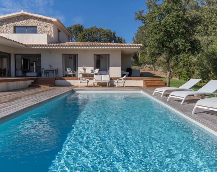 PORTO VECCHIO, Villa, 4 chambres, piscine chauffée, vue montagnes, proche plage