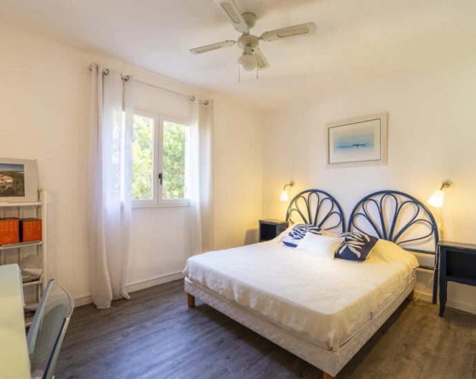 Porto-Vecchio, Domaine de Cala Rossa, villa 6 chambres, vue mer, piscine, plage à pied