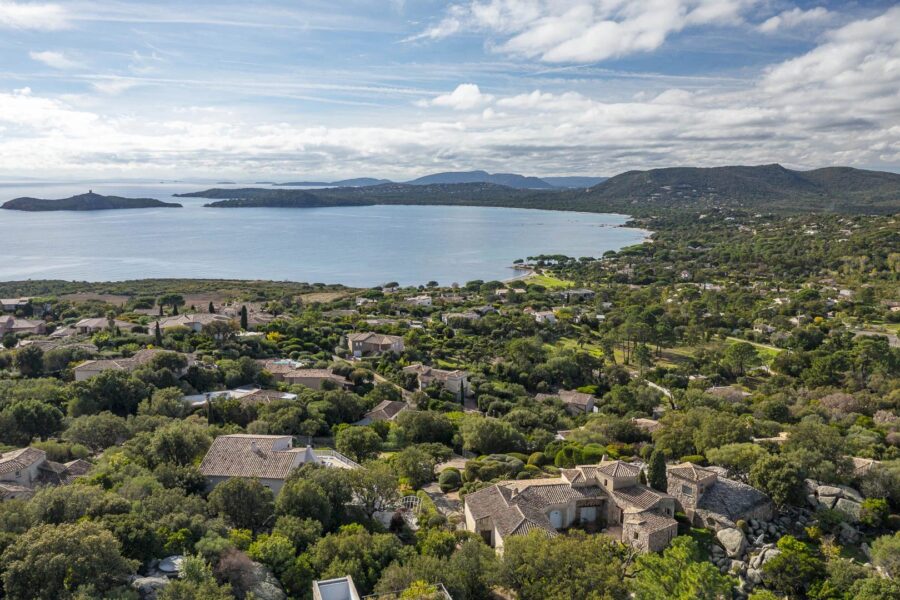 Vardiola, Villa d&rsquo;architecte, T6,  piscine, vue mer panoramique, proche plage