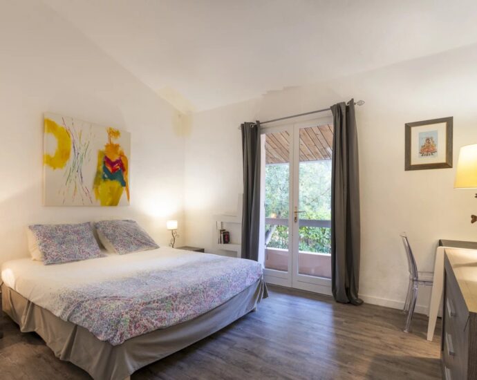 Porto-Vecchio, Domaine de Cala Rossa, villa 6 chambres, vue mer, piscine, plage à pied