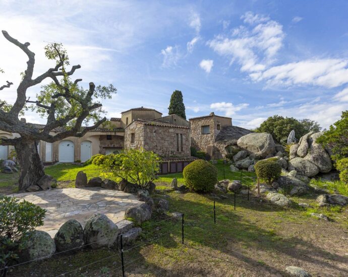 Vardiola, Villa d&rsquo;architecte, T6,  piscine, vue mer panoramique, proche plage
