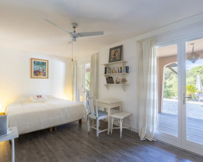 Porto-Vecchio, Domaine de Cala Rossa, villa 6 chambres, vue mer, piscine, plage à pied