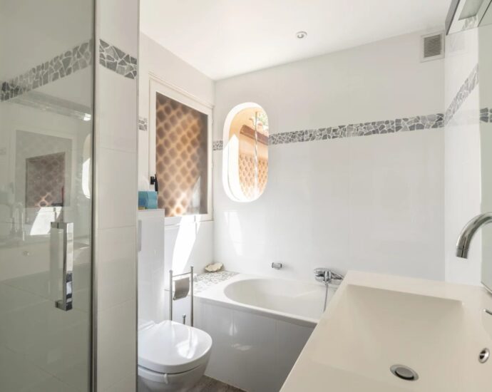 Porto-Vecchio, Domaine de Cala Rossa, villa 6 chambres, vue mer, piscine, plage à pied