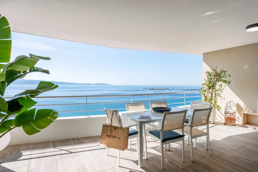 Exclusivité, Ajaccio, Route des Sanguinaires, Appartement vue mer panoramique, 2 chambres, terrasse, plage à pied