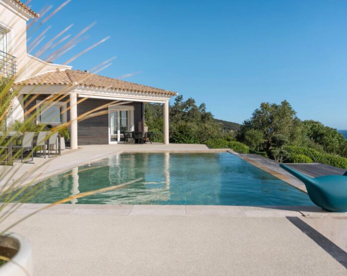 Cap Corse, Erbalunga, Villa vue mer panoramique, 10 pièces, 4 chambres, piscine chauffée, proche plage