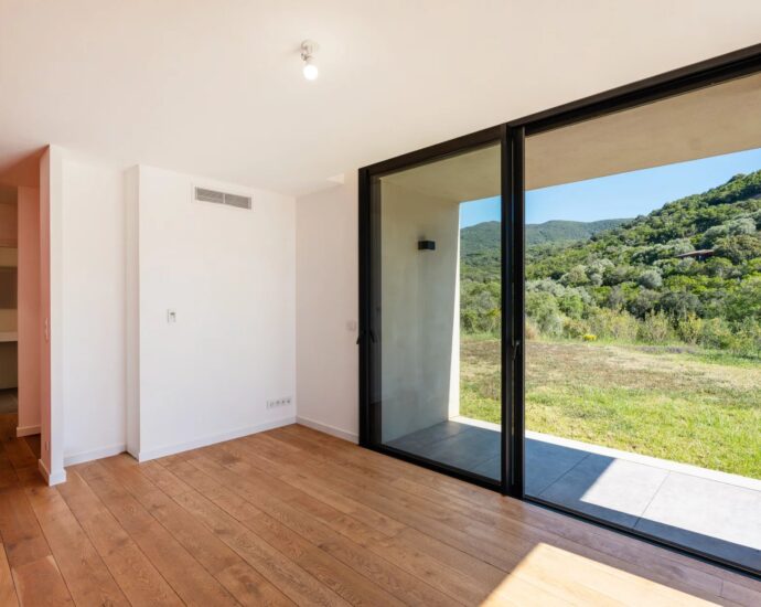 Porticcio, Sea view villa, new development, private estate, 3 bedrooms, swimming pool, close to the beach