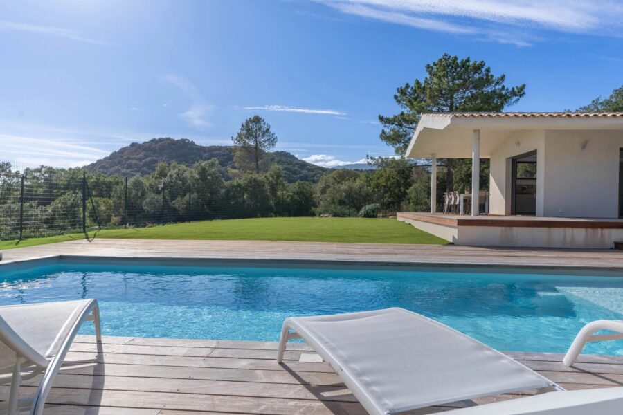 PORTO VECCHIO, Villa, 4 chambres, piscine chauffée, vue montagnes, proche plage