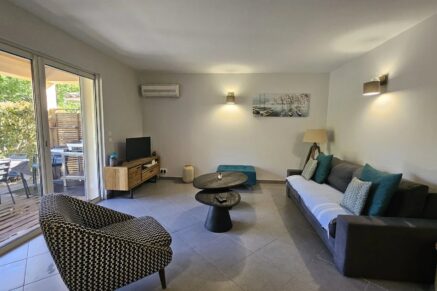 Pinarello, Appartement avec jardin privatif, 2 chambres,  vue dégagée, plage à pied