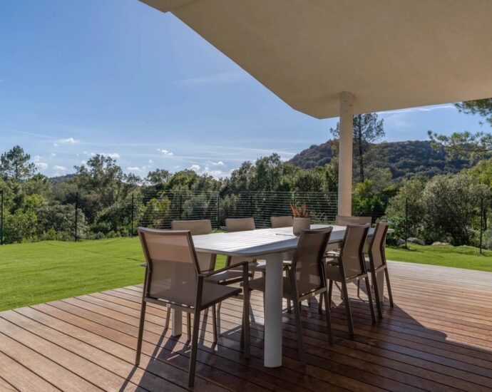 PORTO VECCHIO, Villa, 4 chambres, piscine chauffée, vue montagnes, proche plage