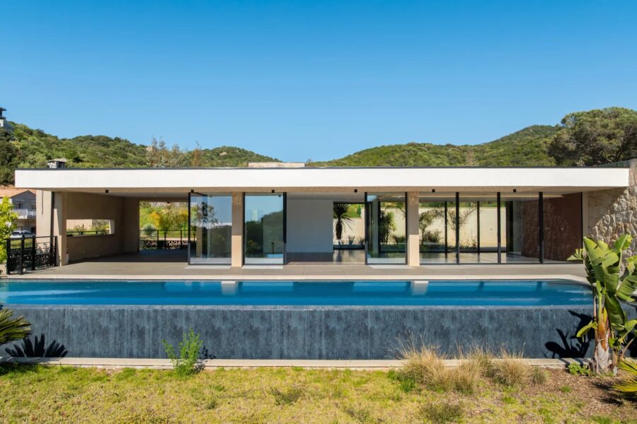 Porticcio, Sea view villa, new development, private estate, 3 bedrooms, swimming pool, close to the beach