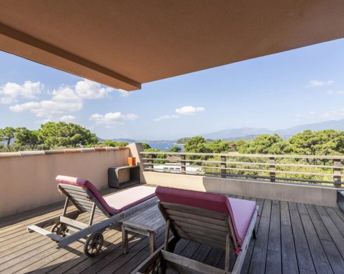 Porto-Vecchio, Domaine de Cala Rossa, villa 6 chambres, vue mer, piscine, plage à pied