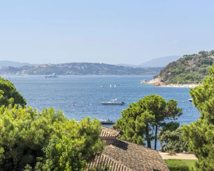 Porto-Vecchio, Domaine de Cala Rossa, villa 6 chambres, vue mer, piscine, plage à pied