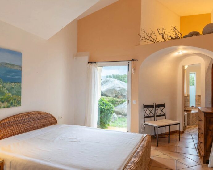 Vardiola, Villa d&rsquo;architecte, T6,  piscine, vue mer panoramique, proche plage