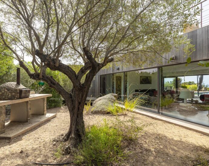 Pianottoli-Caldarello,  Architect-Designed Villa, 5 Bedrooms, Infinity Pool, Sea View , Near Chevano Beach