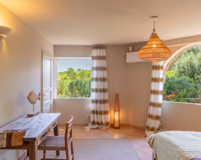Sainte-lucie de Porto-Vecchio, Capicciola, villa 5 chambres, piscine, vue mer, plage à pied