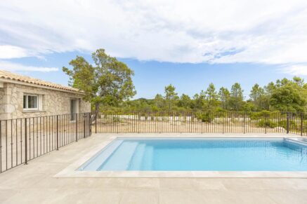 Lecci-, Villa 4 chambres, de plain-pied, avec piscine, proche plage
