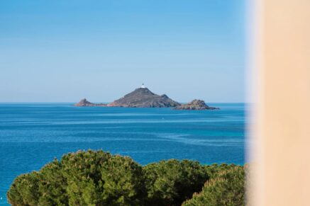 Exclusivité, Ajaccio, Route des Sanguinaires, Appartement vue mer panoramique, 2 chambres, terrasse, plage à pied