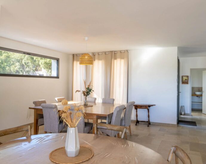 PORTO VECCHIO, Villa, 4 chambres, piscine chauffée, vue montagnes, proche plage
