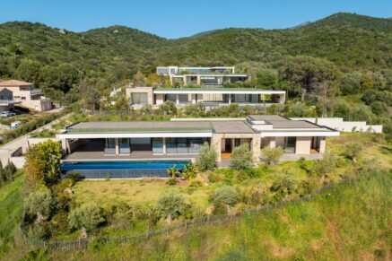 Porticcio, Sea view villa, new development, private estate, 3 bedrooms, swimming pool, close to the beach