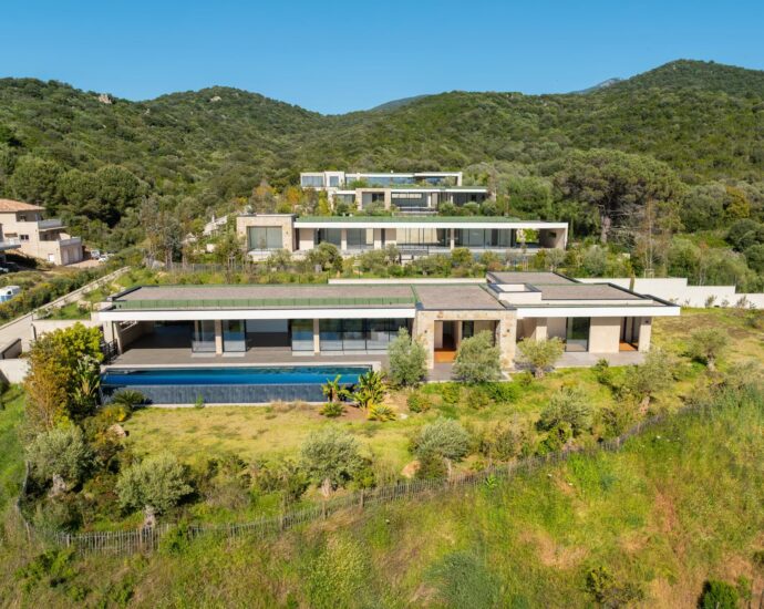 Porticcio, Sea view villa, new development, private estate, 3 bedrooms, swimming pool, close to the beach