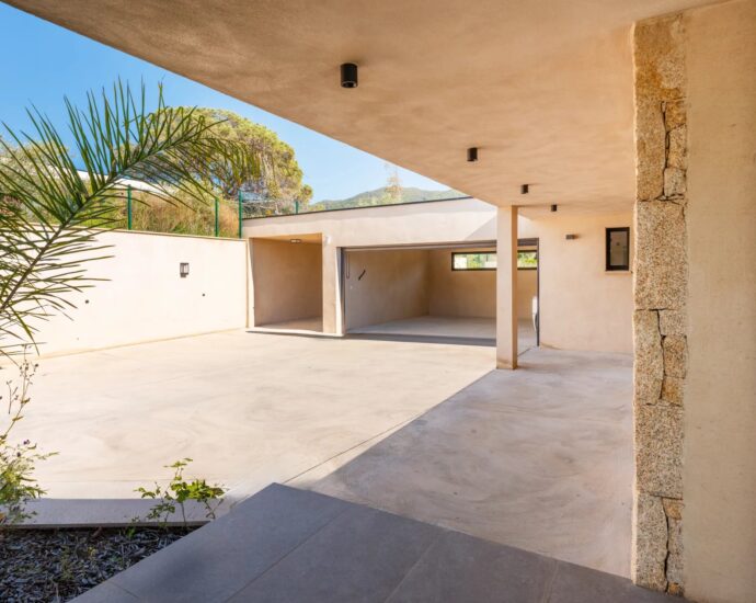 Porticcio, Sea view villa, new development, private estate, 3 bedrooms, swimming pool, close to the beach