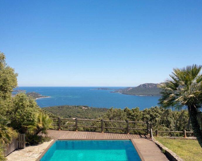 SOUS OFFRE – Porto Vecchio, Domaine de Marina di Fiori, Propriété vue mer panoramique, 5 chambres