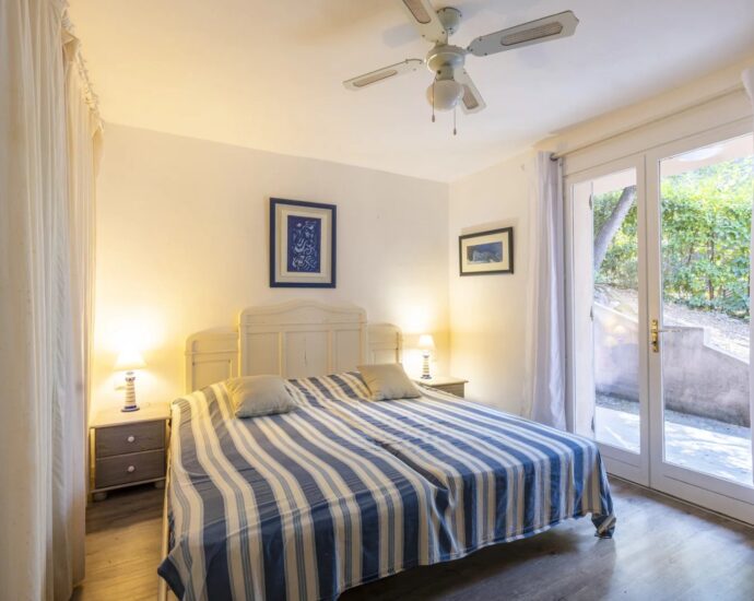 Porto-Vecchio, Domaine de Cala Rossa, villa 6 chambres, vue mer, piscine, plage à pied