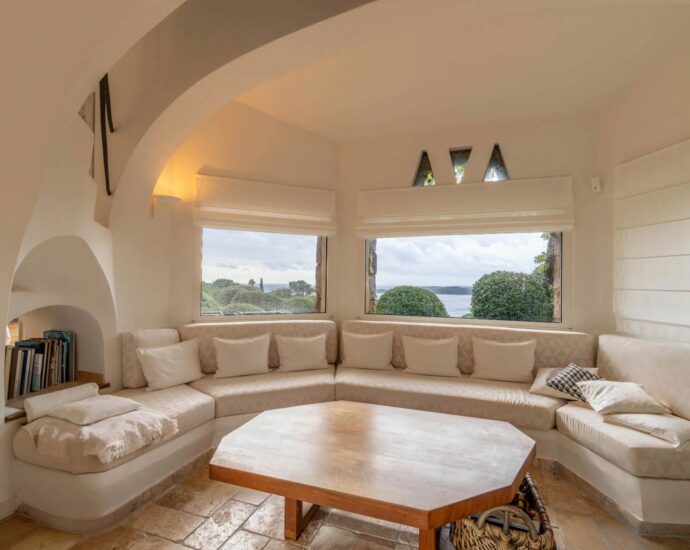 Vardiola, Villa d&rsquo;architecte, T6,  piscine, vue mer panoramique, proche plage
