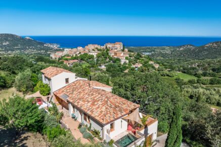 Exclusivité, Balagne, Pigna, Villa 5 chambres, vue mer panoramique, proche plage et L&rsquo;Île-Rousse